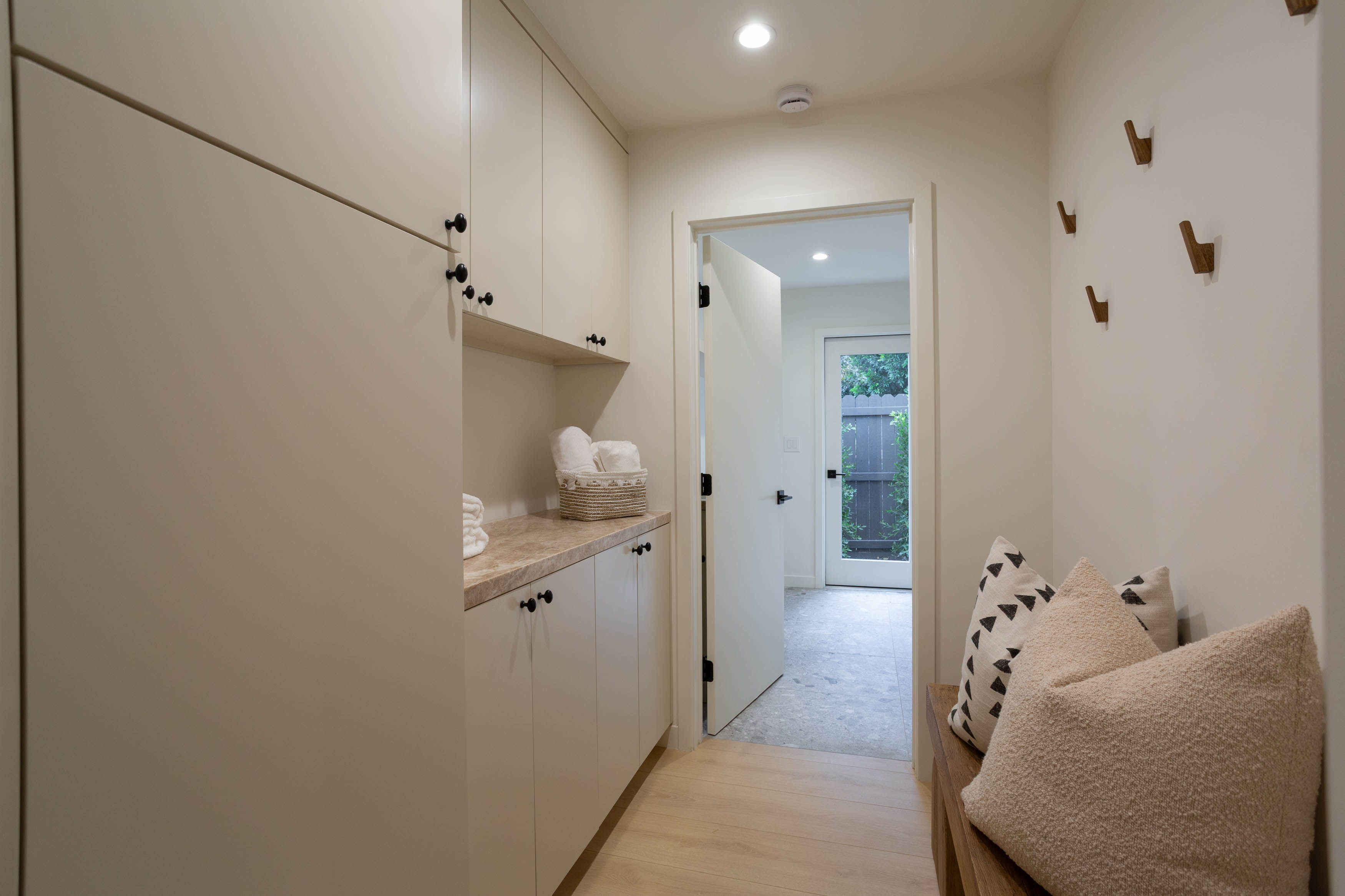 19321 Manor Point Cir MLS-23