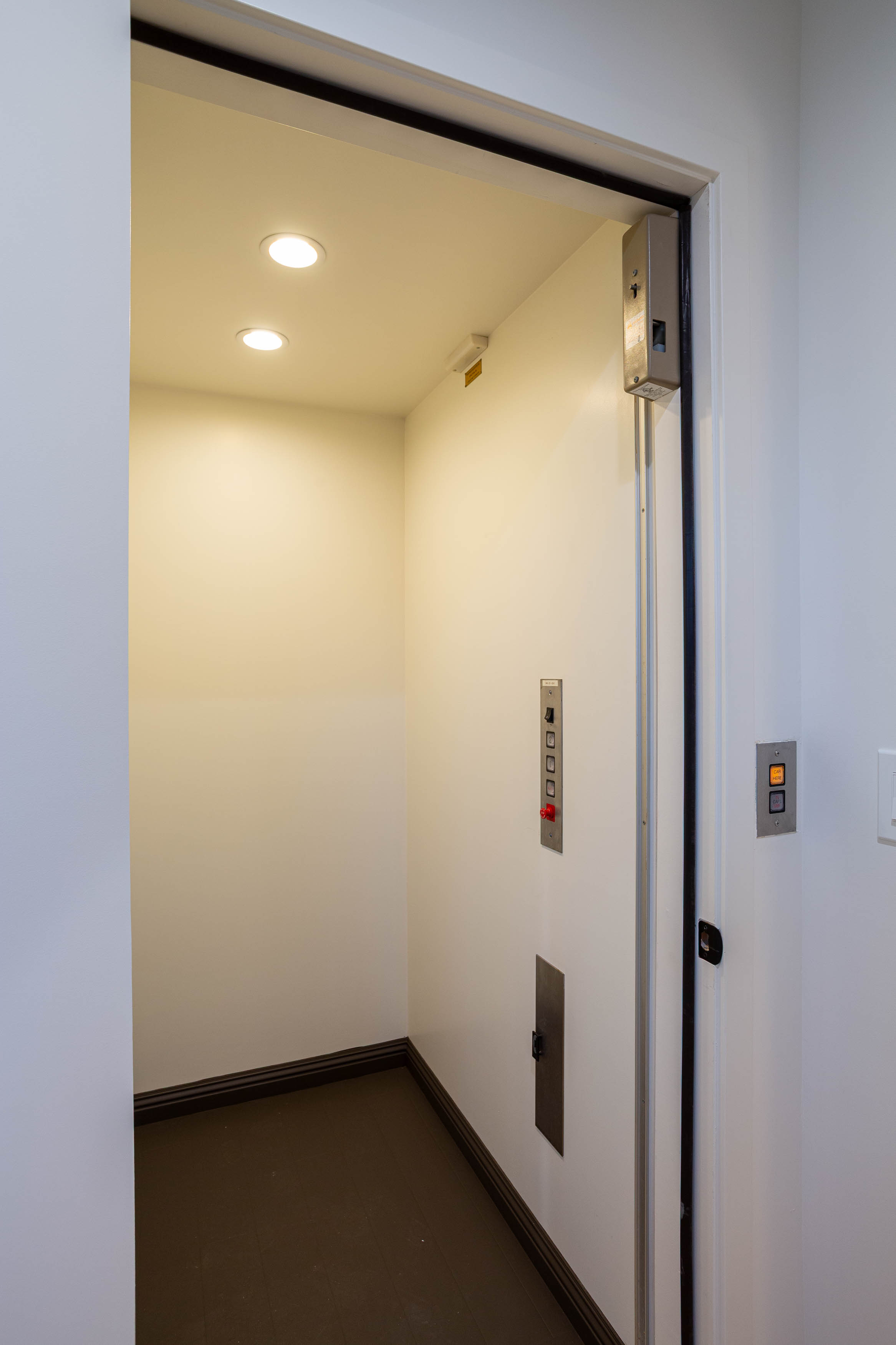 19321 Manor Point Cir MLS-44