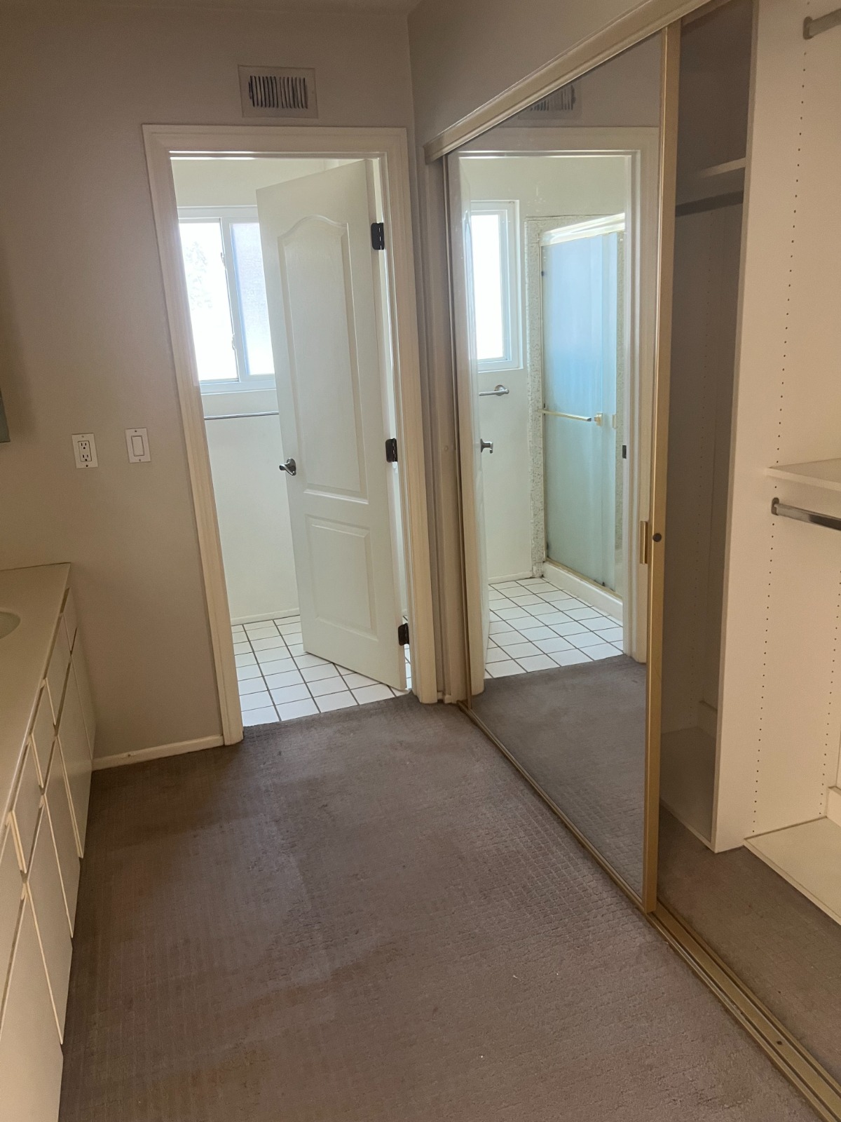 SBDAJl5MeoYF0dUB3pggOcalGCjbwz-metaaW1nXzE5NTIgdXBzdGFpcnMgaGFsbC5qcGc=-