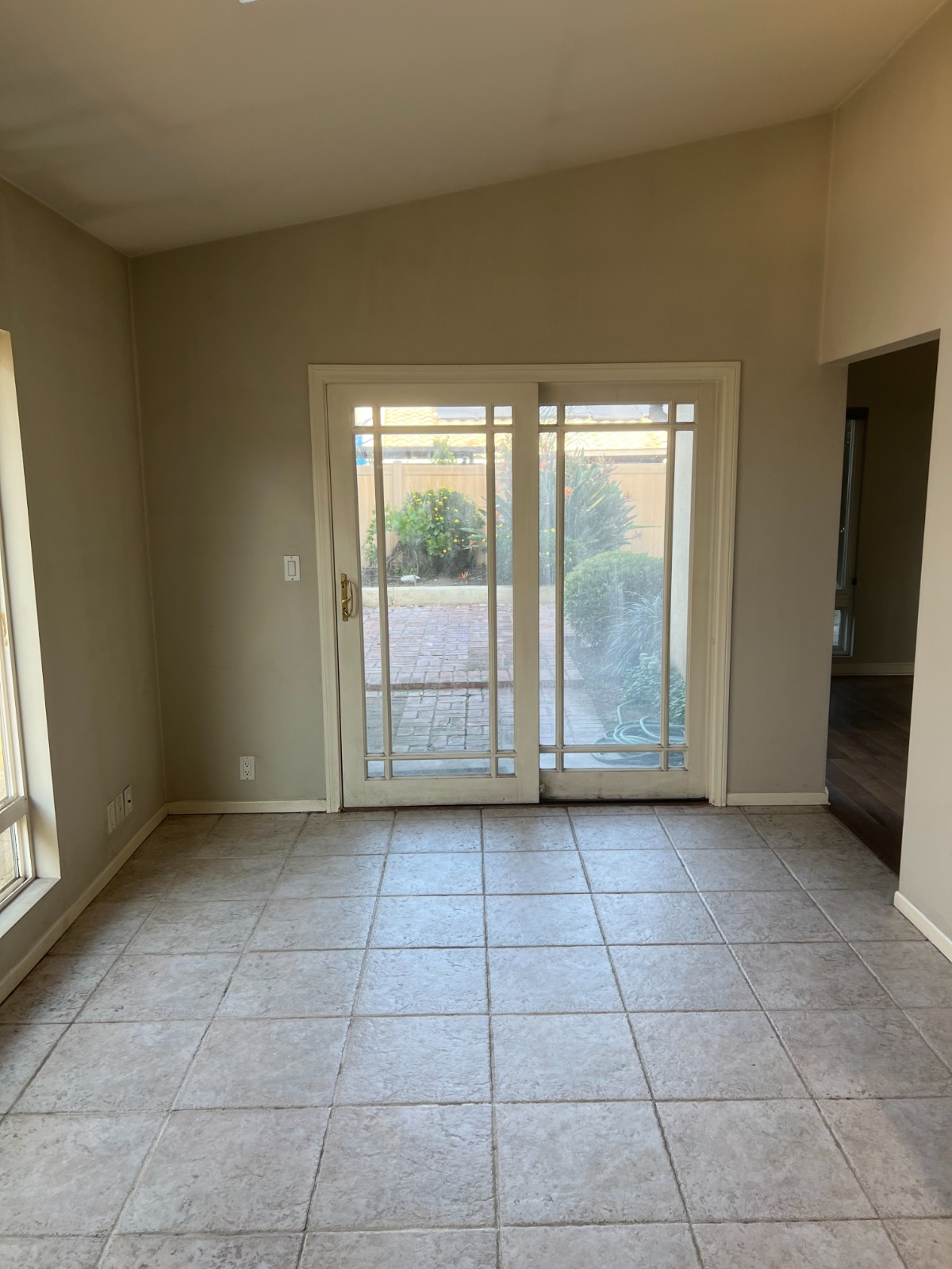 bGqQucL1tJkcI3jMVdg2JUO1wNkiWw-metaaW1nXzE5MzUgY2Fzc2lhIGZhbWlseSByb29tLmpwZw==-