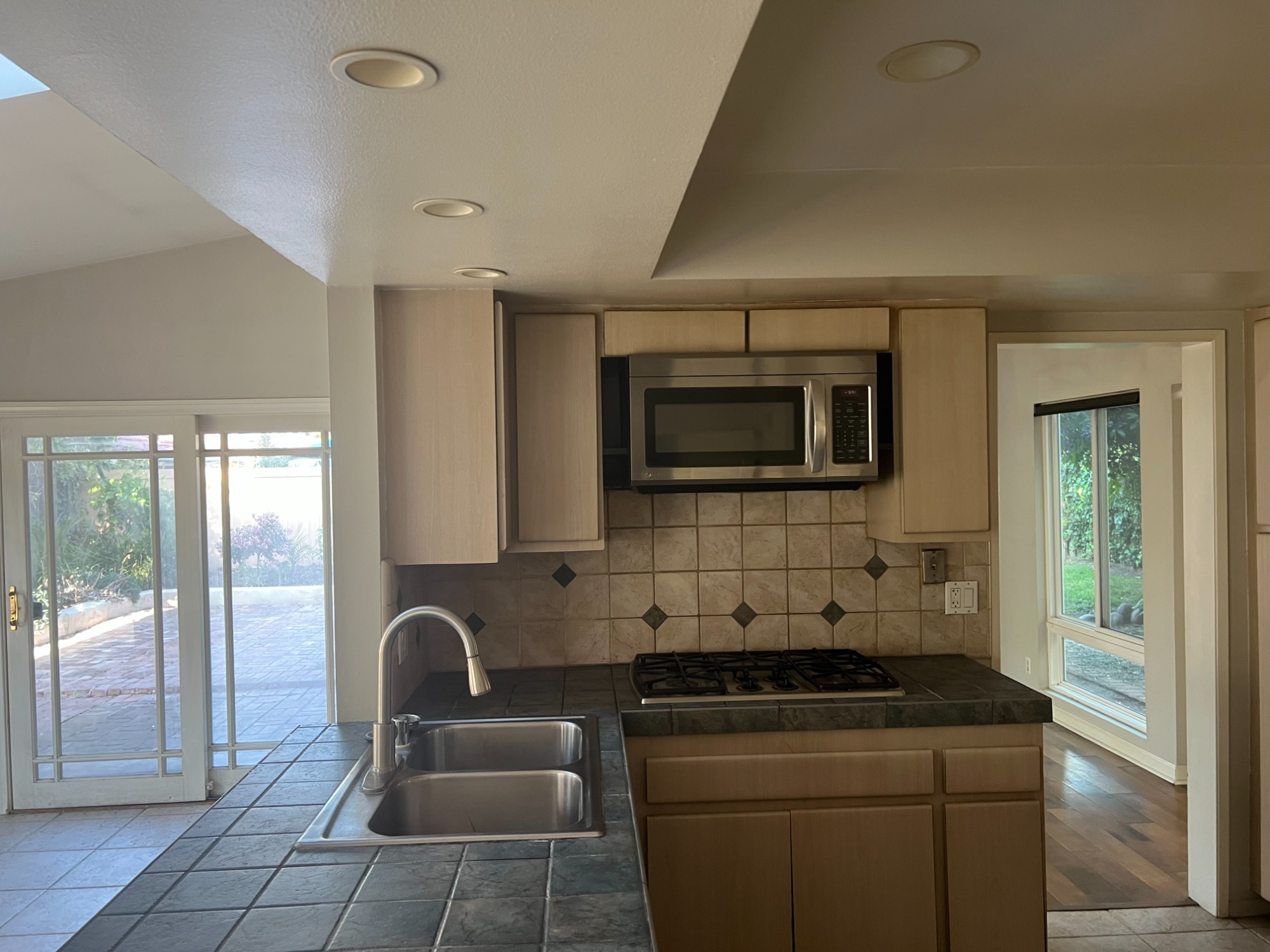 l38Uj4AtxvymP8K3gflnolXYmLOY3z-metaaW1nXzE5MzIgY2Fzc2lhIGtpdGNoZW4gMi5qcGc=-